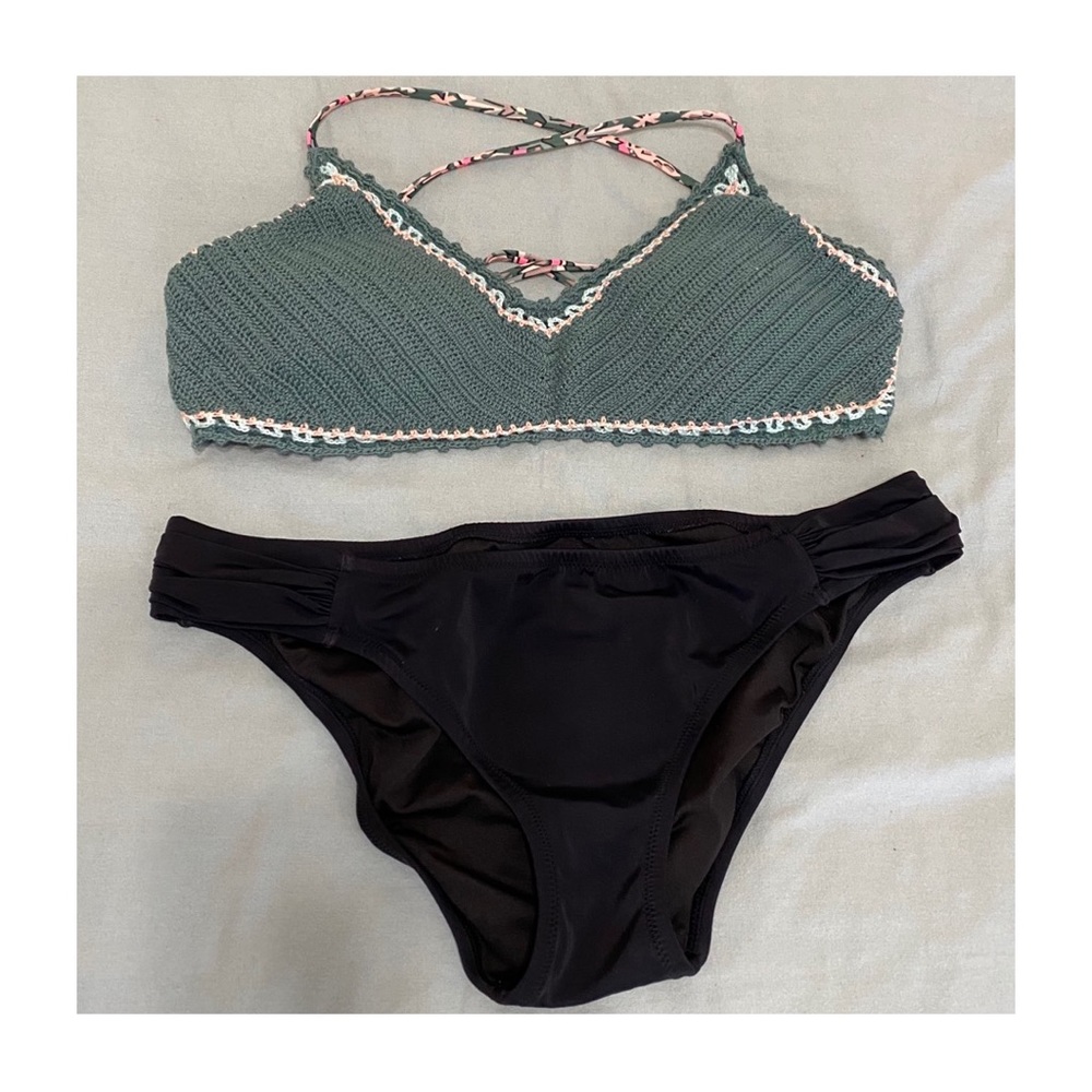 Green Threaded Top w/ VS Black Bottoms